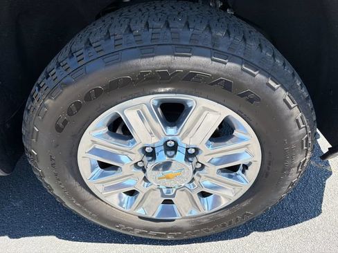 Used 2025 Chevrolet Silverado 3500 High Country w/ High Country Premium Package AWD/4WD image 12
