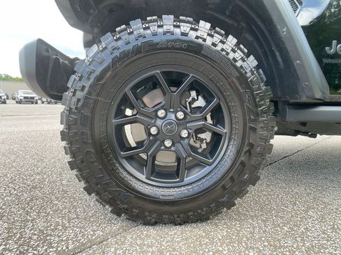 Used 2024 Jeep Wrangler Unlimited Sport AWD/4WD image 11