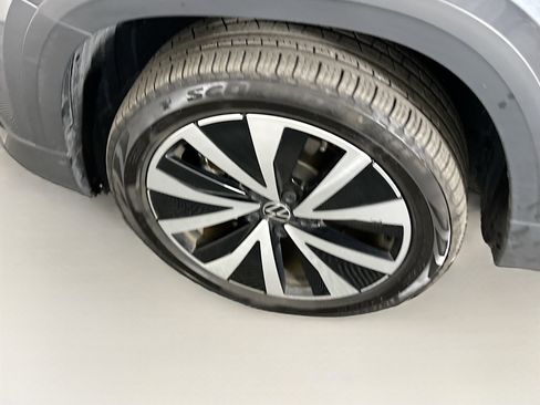 Used 2024 Volkswagen Taos SE image 11