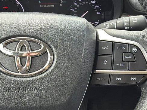 Certified 2025 Toyota Sienna XLE image 30