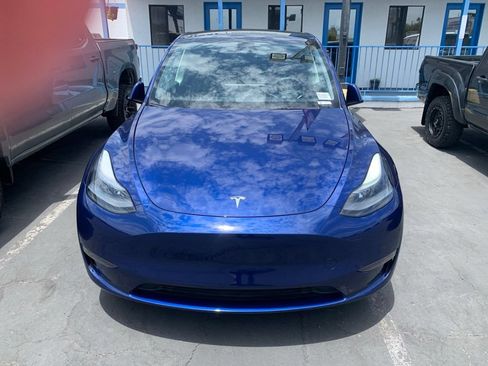 Used 2024 Tesla Model Y Long Range AWD/4WD image 3