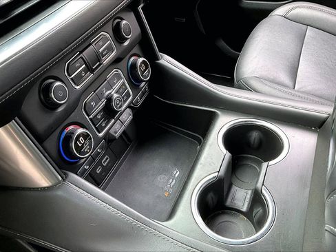 Used 2022 Chevrolet Tahoe Z71 w/ Luxury Package image 15