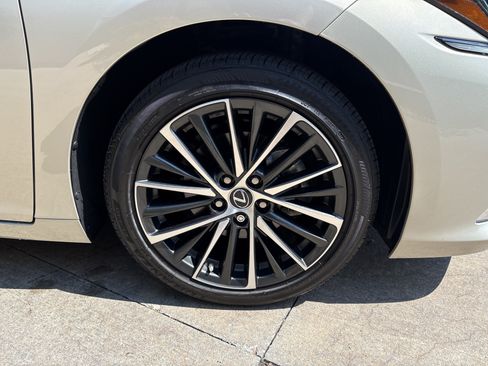 Used 2025 Lexus ES 350 w/ Premium Package FWD image 12
