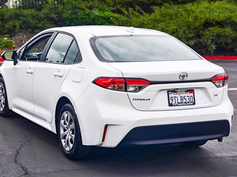 Certified 2025 Toyota Corolla LE image 5