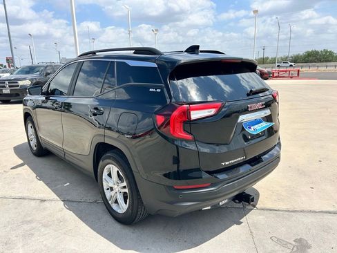 Used 2022 GMC Terrain SLE w/ Driver Convenience Package image 5