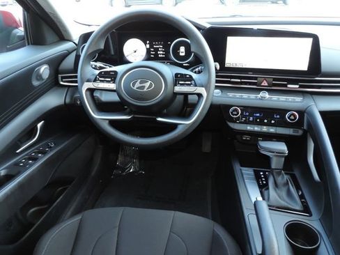Used 2024 Hyundai Elantra SEL FWD image 20