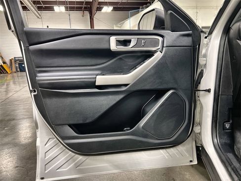 Used 2022 Ford Explorer XLT w/ Equipment Group 202A image 15