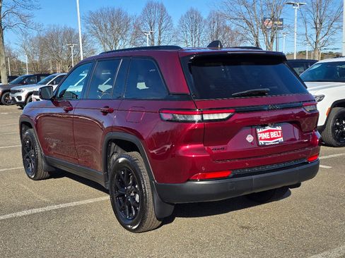 New 2025 Jeep Grand Cherokee Altitude image 9
