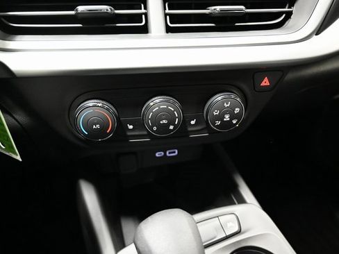 Used 2024 Chevrolet Trax LS w/ LS Convenience Package image 18