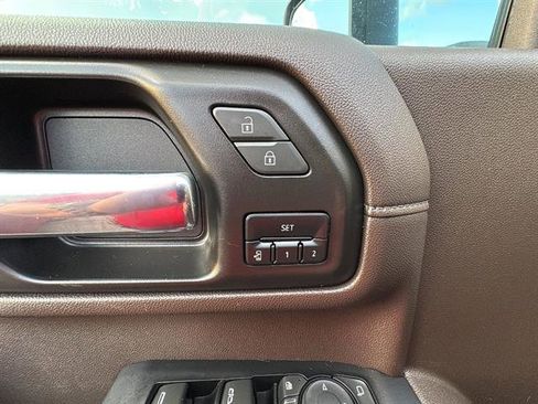 Used 2022 Chevrolet Silverado 2500 LTZ w/ LTZ Convenience Package image 13