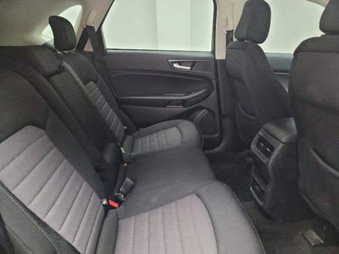 Used 2020 Ford Edge SE image 19