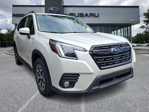 Used 2023 Subaru Forester Premium AWD/4WD image 1