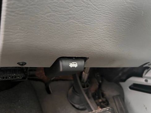 Used 2007 Chrysler Town & Country Touring image 19