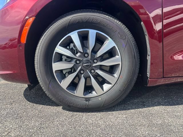 Used 2023 Chrysler Pacifica Touring-L FWD image 4