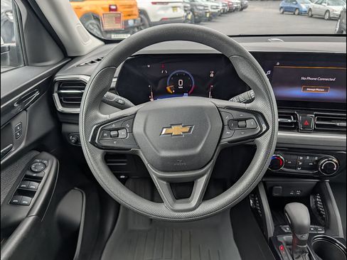 Used 2025 Chevrolet TrailBlazer LT AWD/4WD image 16