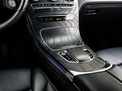 Used 2022 Mercedes-Benz GLC 300 image 6