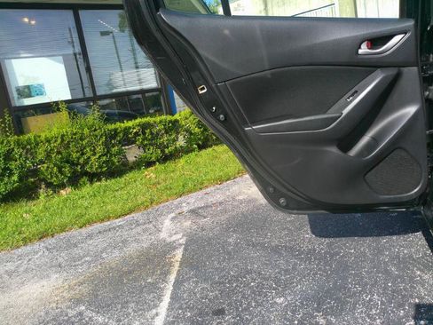 Used 2015 MAZDA MAZDA3 i Sport FWD image 21