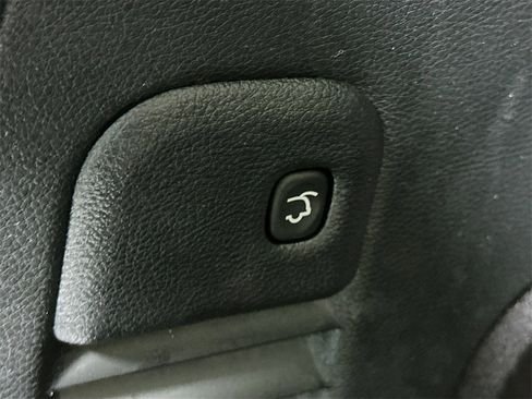 Used 2021 Jeep Grand Cherokee Limited w/ Luxury Group II image 33