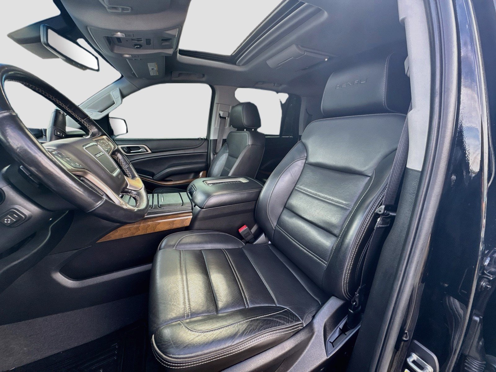 Used 2019 GMC Yukon Denali w/ Denali Ultimate Package AWD/4WD image 22