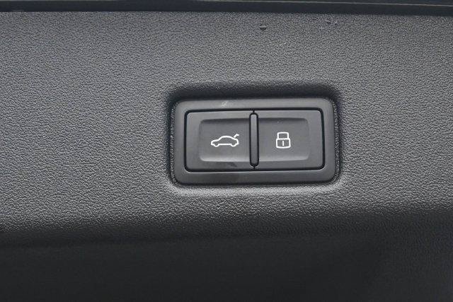 Used 2025 Audi Q5 Premium AWD/4WD image 32