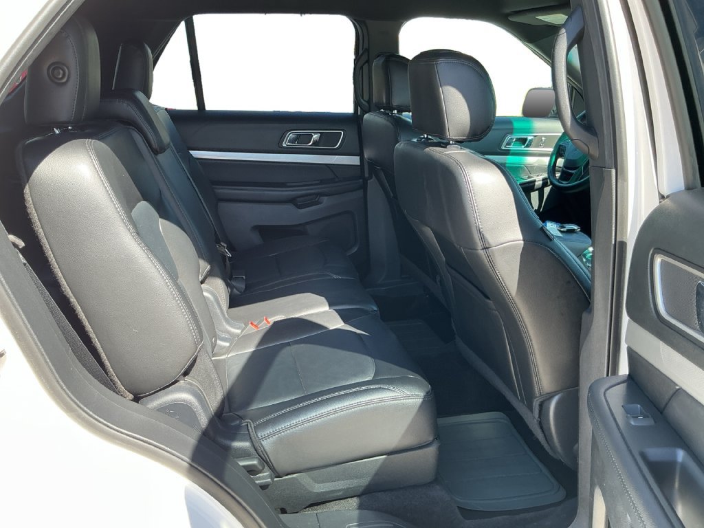 Used 2017 Ford Explorer XLT w/ Equipment Group 202A FWD image 27