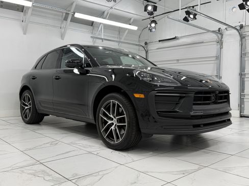 Certified 2025 Porsche Macan image 10