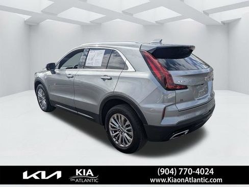 Used 2025 Cadillac XT4 Premium Luxury image 5