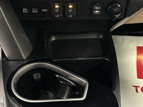 Used 2018 Toyota RAV4 Limited image 34