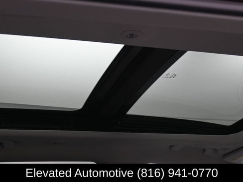 Used 2019 Jeep Cherokee Limited w/ Technology Group image 11