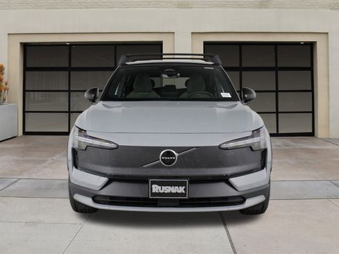 New 2026 Volvo EX30 Cross Country Ultra image 2