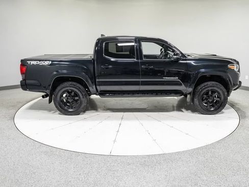 Used 2019 Toyota Tacoma SR AWD/4WD image 4