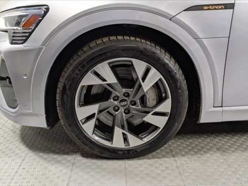 Used 2022 Audi e-tron Premium Plus w/ Premium Plus Package image 40