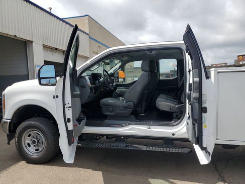 New 2026 Ford F250 XL w/ XL Chrome Package image 17