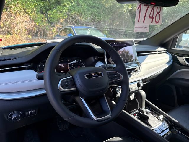 Used 2025 Jeep Compass Limited AWD/4WD image 17