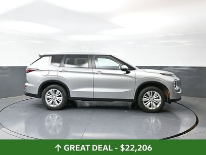 Used 2025 Mitsubishi Outlander ES