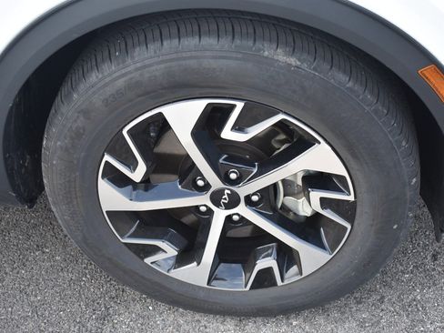 Used 2024 Kia Sportage EX FWD image 11