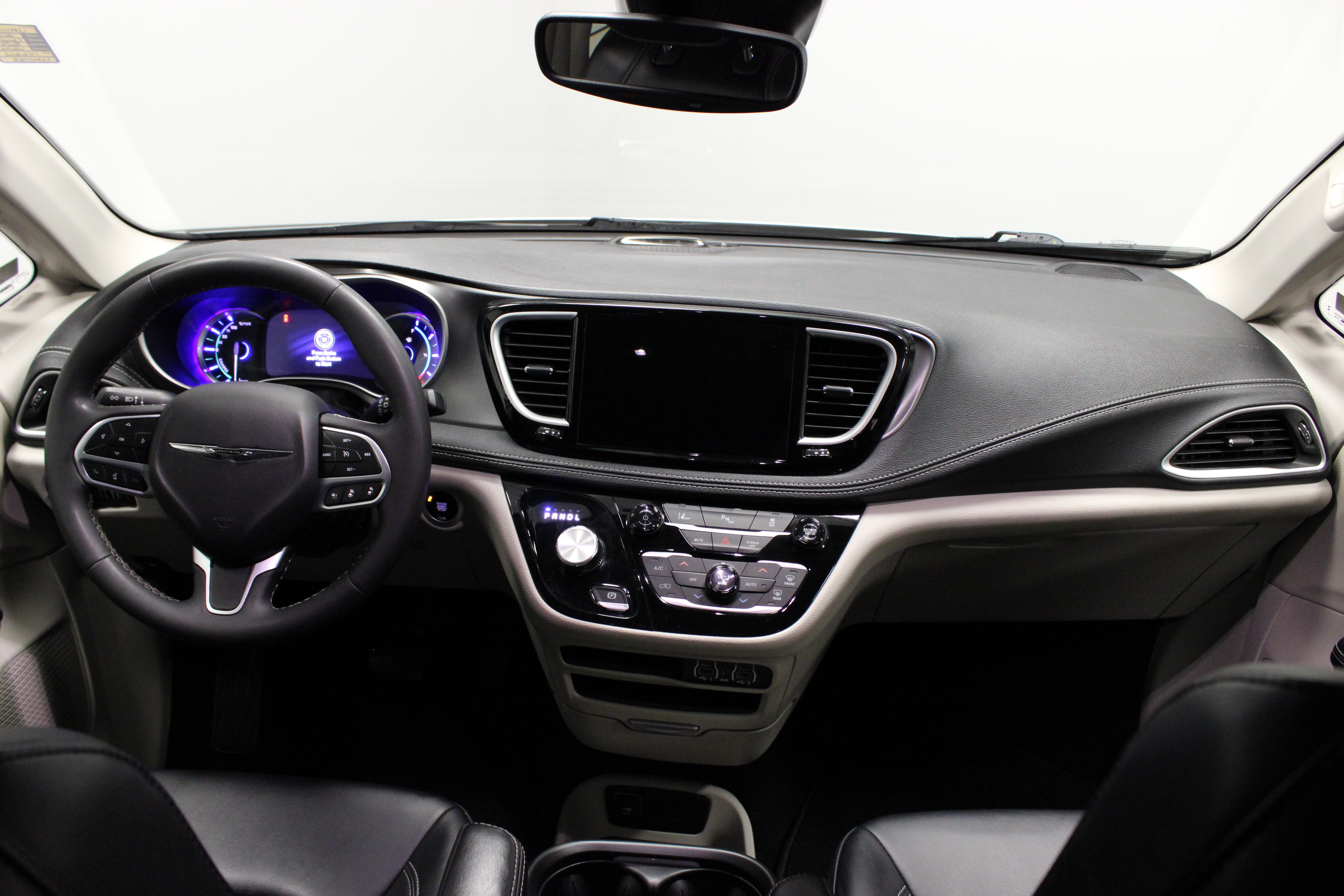 Used 2024 Chrysler Pacifica Limited FWD image 20