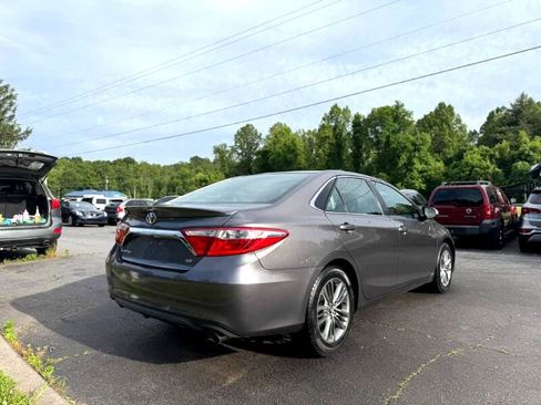 Used 2017 Toyota Camry SE image 5
