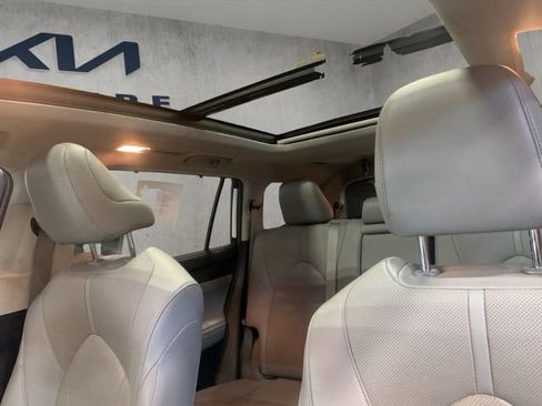 Used 2020 Toyota Highlander Limited image 12