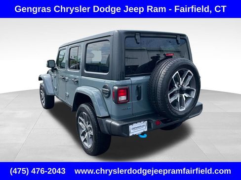 Used 2024 Jeep Wrangler Unlimited w/ Convenience Group AWD/4WD image 5