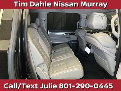 Used 2023 Jeep Grand Wagoneer L 4WD w/ Flexible Seating Group image 18