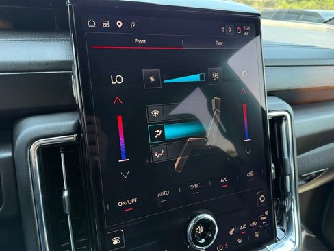 Used 2025 GMC Yukon XL Denali AWD/4WD image 16