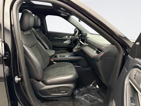 Used 2025 Ford Explorer ST AWD/4WD image 9