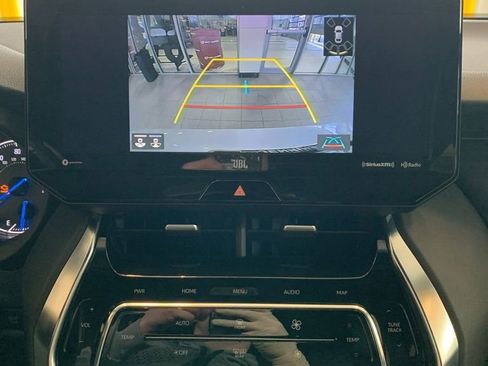 Used 2021 Toyota Venza XLE w/ Softex Package image 8