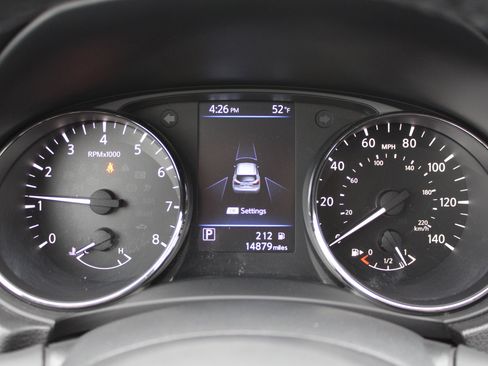 Used 2022 Nissan Rogue Sport SV w/ Technology Package image 11