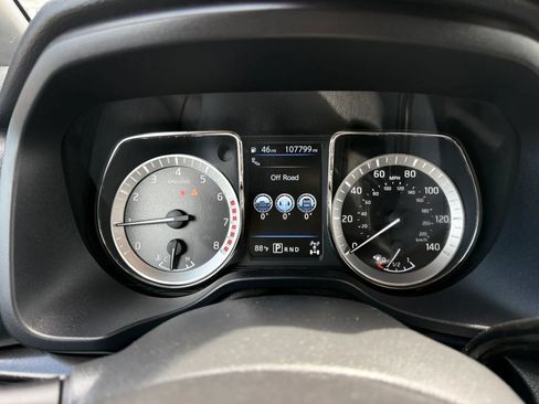 Used 2019 Nissan Titan SV w/ SV Convenience Package AWD/4WD image 29