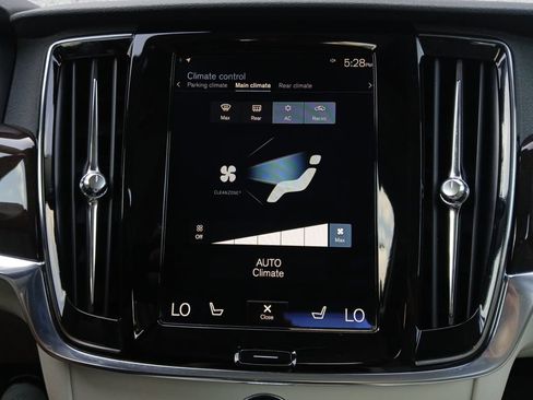 Used 2018 Volvo S90 T5 Momentum w/ Convenience Package FWD image 4