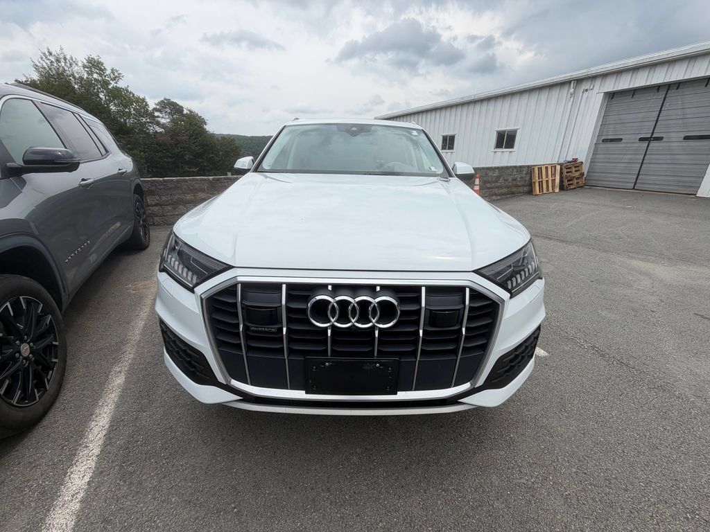 Used 2023 Audi Q7 3.0T Premium w/ Convenience Package AWD/4WD image 30