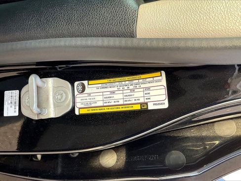 Used 2023 Chrysler Voyager LX image 27