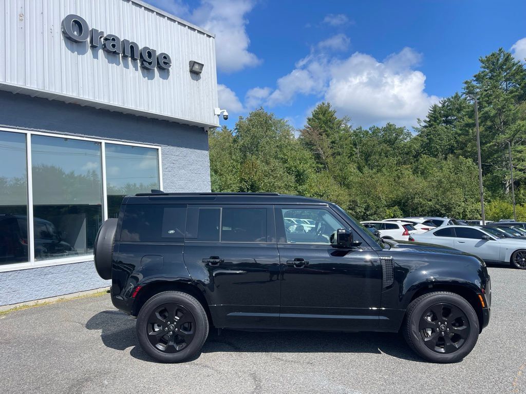 Used 2024 Land Rover Defender 110 X-Dynamic SE AWD/4WD image 8